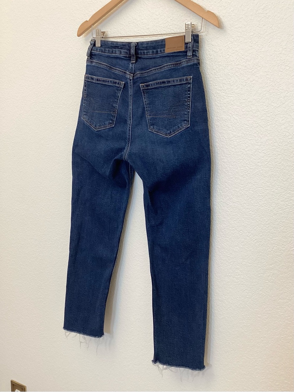 American Eagle 2 Short Mom Straight Jeans High Rise Women’s Crossover Waist 2022 - Picture 9 of 16